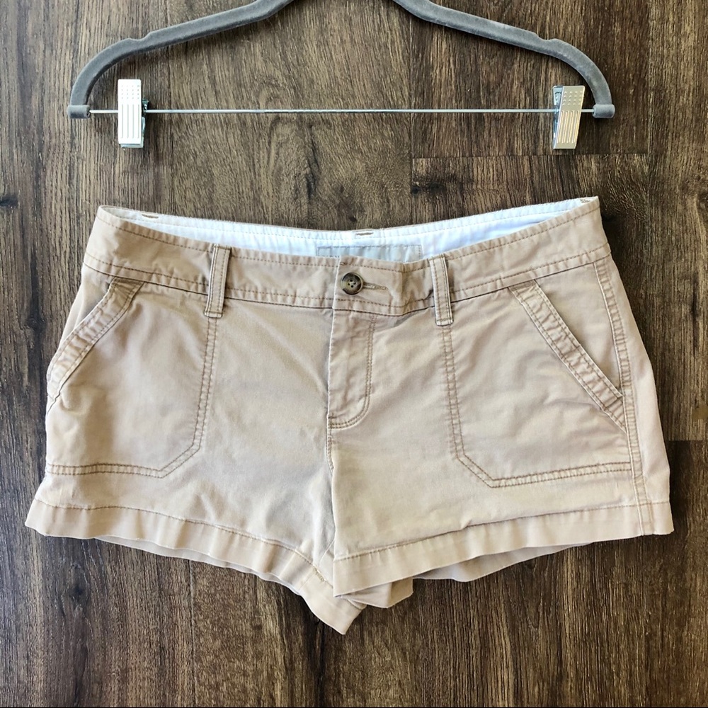 Old Navy Sz 8 Low Rise Khaki Shorts